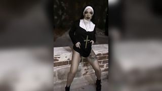Halloween Nun Solo Show (vertical vid)