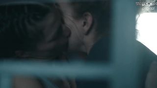 Monika Dawidziuk lesbian kissing scene - Skazana s01e07 (2021) TV hot cut video