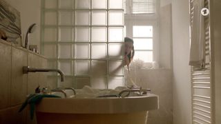 Wolke Hegenbarth, Kathrin von Steinburg naked - Toni, mannlich, Hebamme s01e05 (2021) TV nude scene
