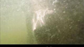 nubile femmes a GoPro and a boat palace