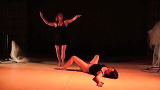 Peeing on stage. An explicit performance