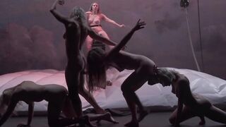 Hot Naked Performance. FLORENTINA HOLZINGER (NL/AT) Apollon