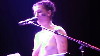 Amanda Palmer sings 'Dear Daily Mail' song 12/07/2013 London Roundhouse