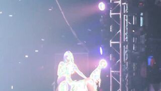 We Can't Stop - Miley Cyrus (Live in Vancouver)