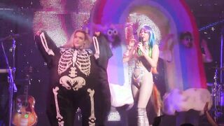 We Can't Stop - Miley Cyrus (Live in Vancouver)