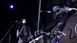 Laura Diaz + Carina Iglecias e Filipe Massumi - Gasolina