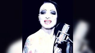 Aranea Peel singt "Ich weiß nicht, zu wem ich gehöre"