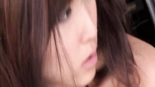 吉木りさ セクシー下着でアソコが見えそう