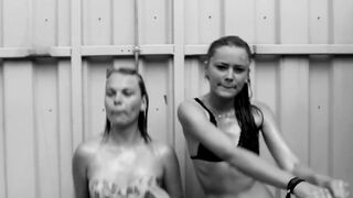 I Fink U Freeky performed by Festival-goers under the cold showers at Roskilde Festival