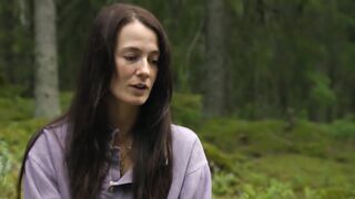 Syliane Duval tar ett nakendopp - Farmen (TV4)