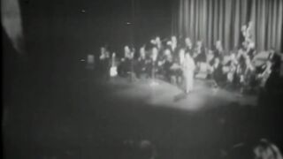 Umm Kulthum ( أم كلثوم ) live; "Enta Omri" (English subtitles)
