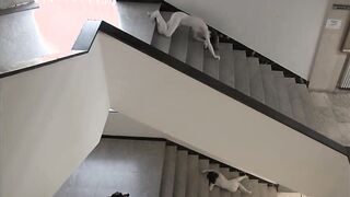 The waste city trio.0 // Espacios Públicos. Performance 2. escaleras