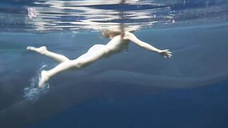 Underwate GIRL Nude. Nakedness in Winter